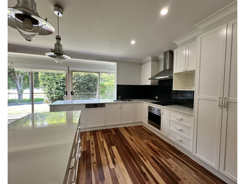 8 Lawrence Road, Chermside West QLD 4032