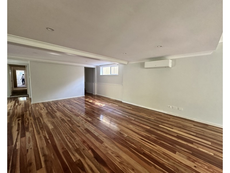 8 Lawrence Road, Chermside West QLD 4032