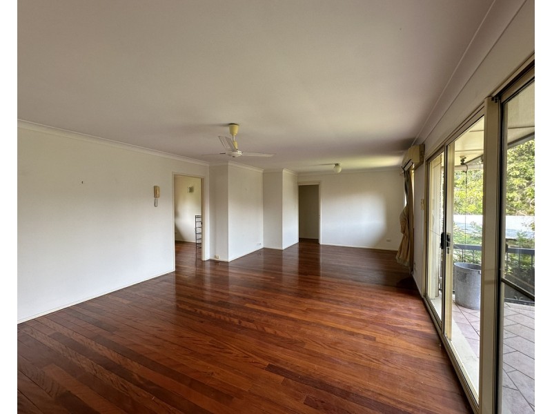 8 Lawrence Road, Chermside West QLD 4032