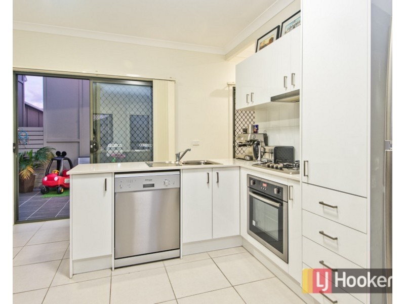 22 Blue Mountains Crescent, Fitzgibbon QLD 4018