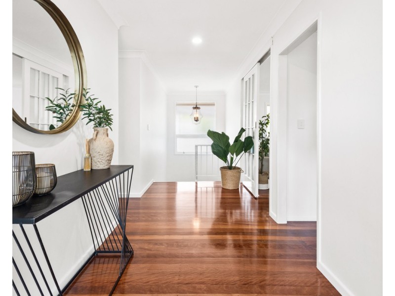 15 Lawrence Road, Chermside West QLD 4032