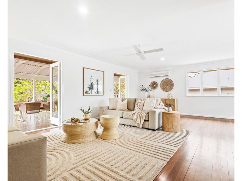 15 Lawrence Road, Chermside West QLD 4032