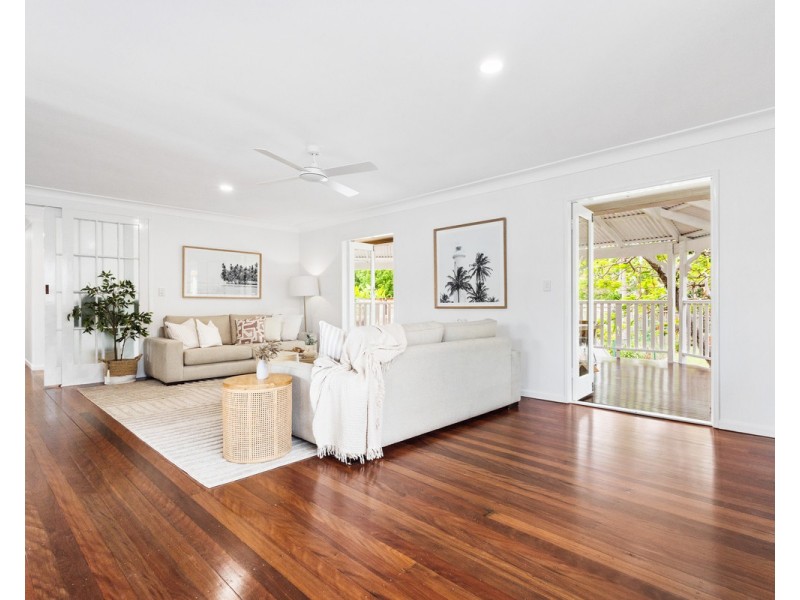 15 Lawrence Road, Chermside West QLD 4032