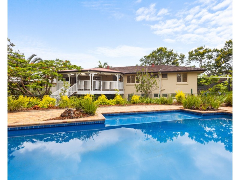 15 Lawrence Road, Chermside West QLD 4032