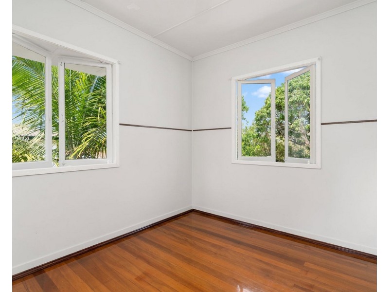 8 Kingaroy Street, Stafford Heights QLD 4053