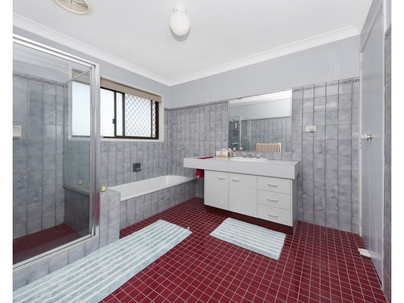 4 Hughes Street, Mcdowall QLD 4053