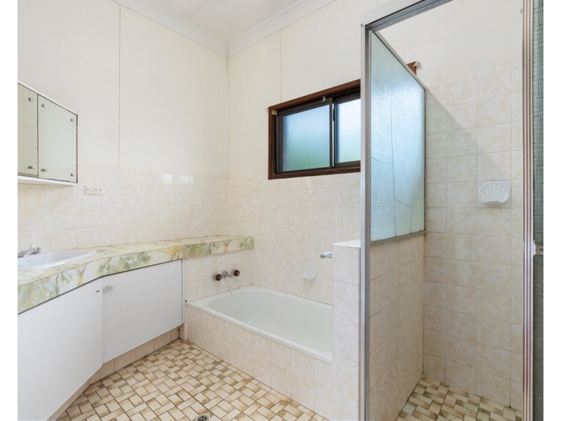 9 Ashley Road, Chermside West QLD 4032