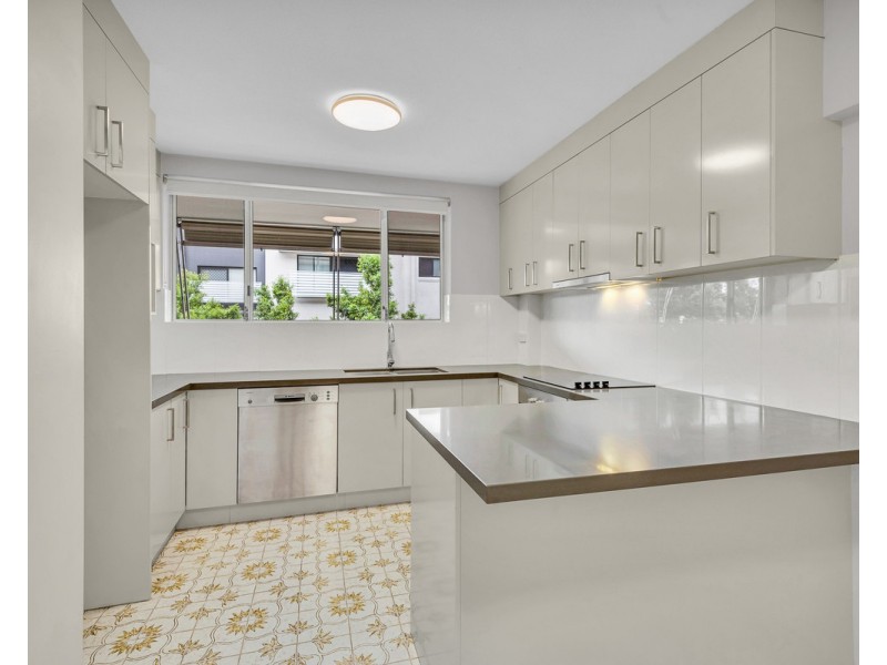 2/17 View Street, Chermside QLD 4032