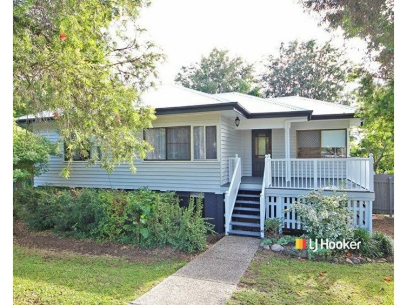 4 Boona Street, Petrie QLD 4502