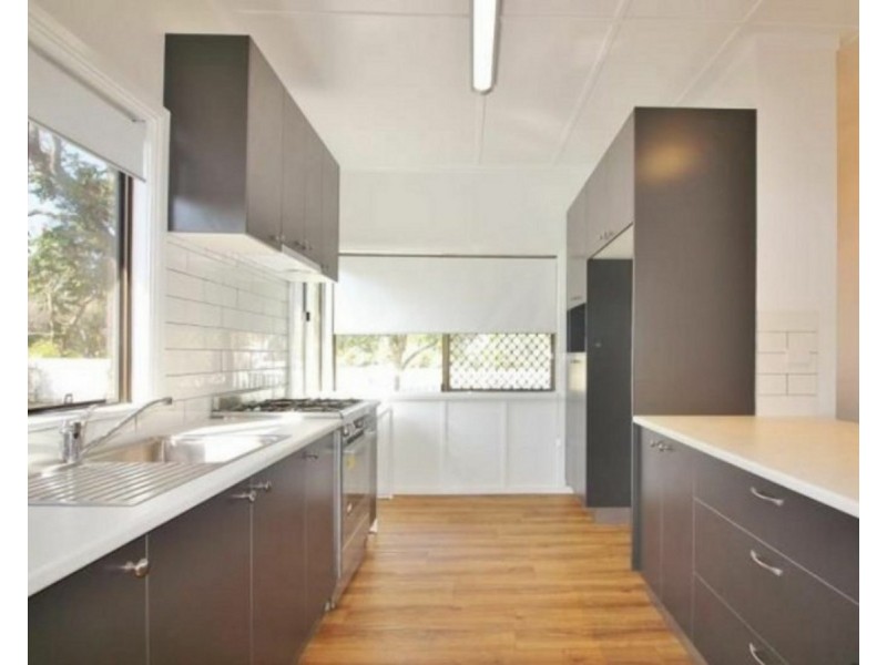 4 Boona Street, Petrie QLD 4502