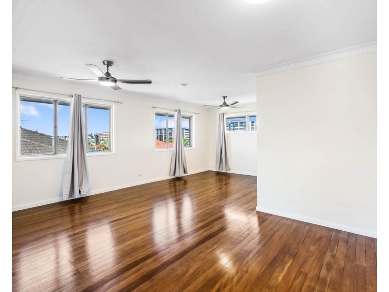 77 Curwen Terrace, Chermside QLD 4032