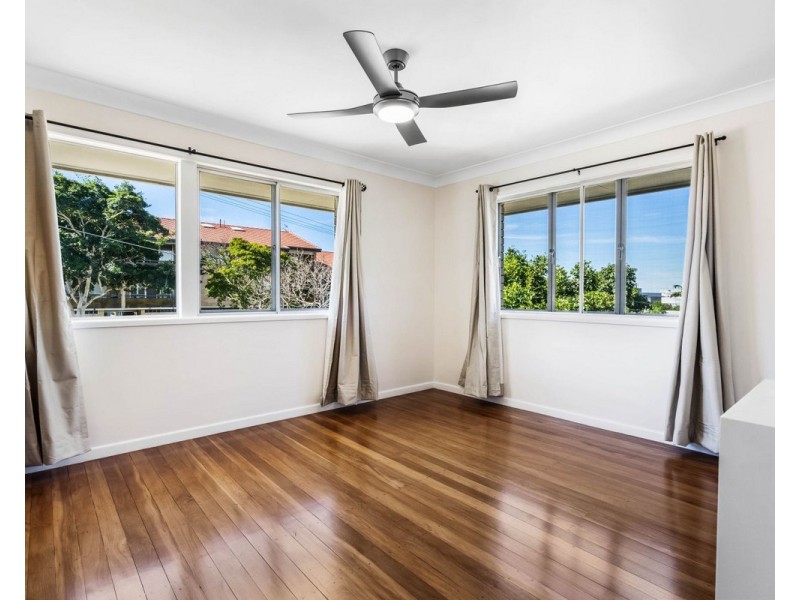 77 Curwen Terrace, Chermside QLD 4032
