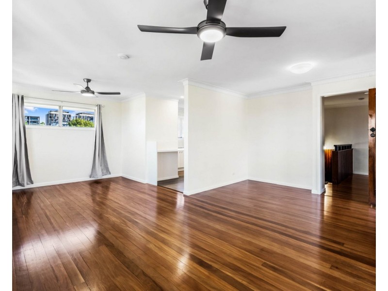77 Curwen Terrace, Chermside QLD 4032