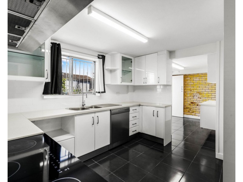 77 Curwen Terrace, Chermside QLD 4032