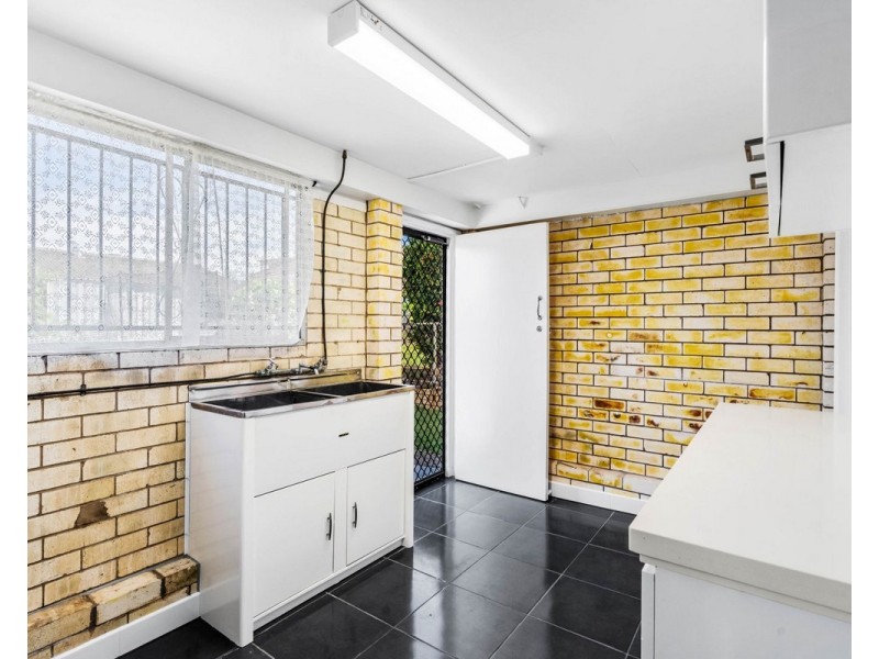 77 Curwen Terrace, Chermside QLD 4032