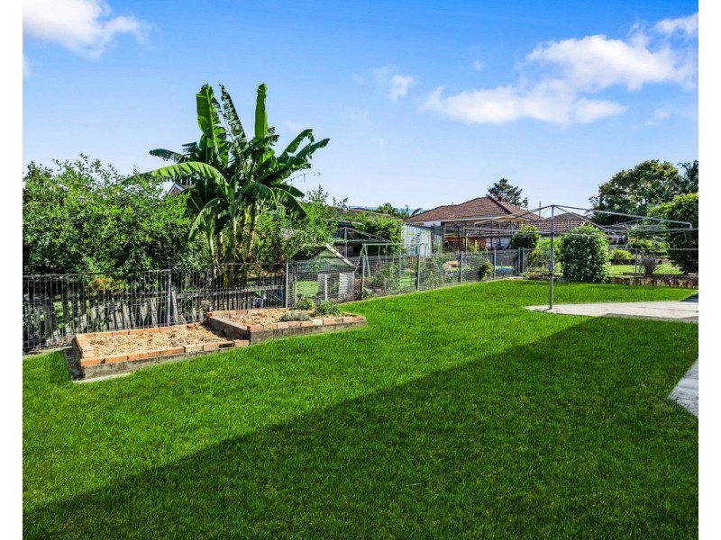 77 Curwen Terrace, Chermside QLD 4032