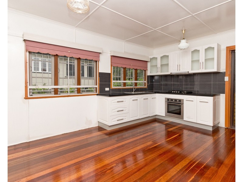 11 Yaralla Street, Chermside QLD 4032