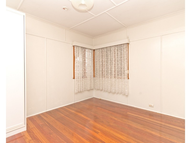 11 Yaralla Street, Chermside QLD 4032