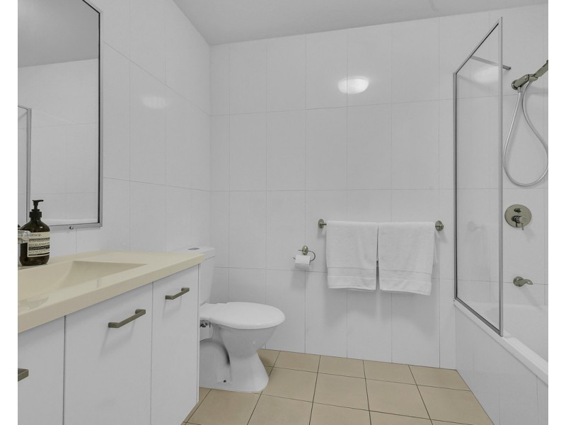 1/45 Playfield Street, Chermside QLD 4032