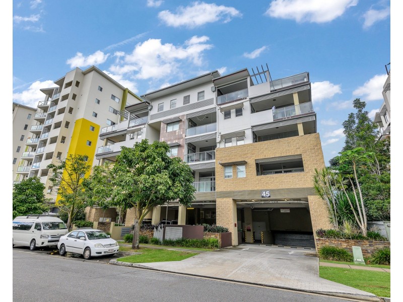 1/45 Playfield Street, Chermside QLD 4032