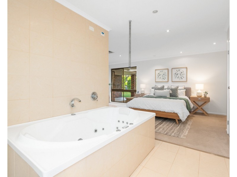 4 Lenz Street, Chermside West QLD 4032