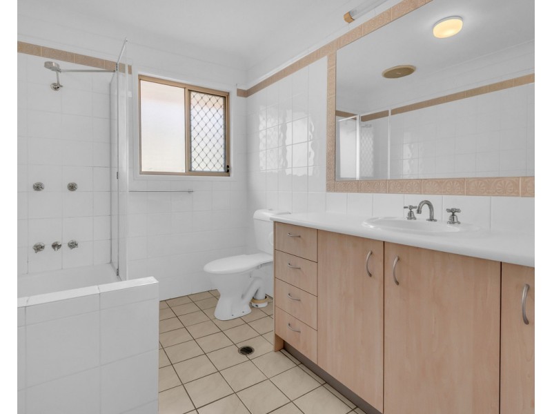 39 Farnell Street, Chermside QLD 4032