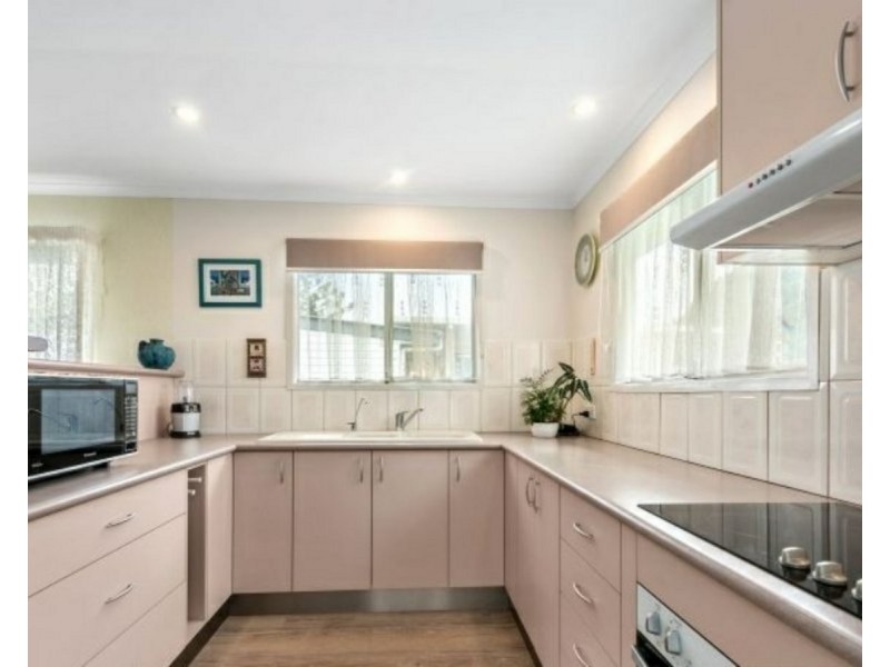 8 Bray Road, Lawnton QLD 4501