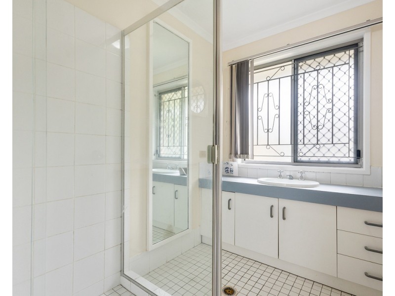 2 Neranda Court, Holland Park QLD 4121