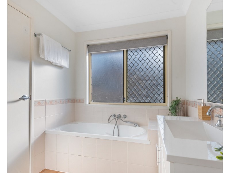 9 Deakin Close, Fitzgibbon QLD 4018