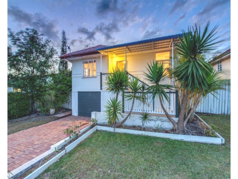 8 Farnell Street, Chermside QLD 4032