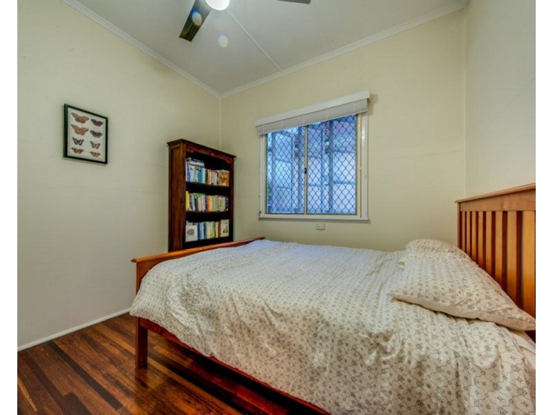8 Farnell Street, Chermside QLD 4032