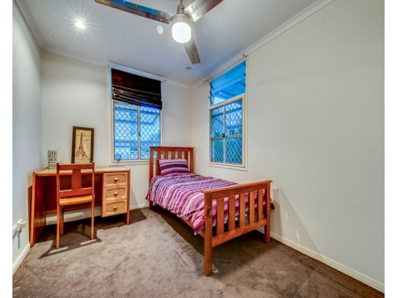 8 Farnell Street, Chermside QLD 4032