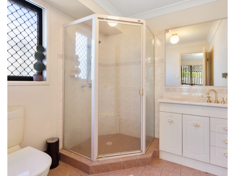 1 Kettleton Close, Bridgeman Downs QLD 4035