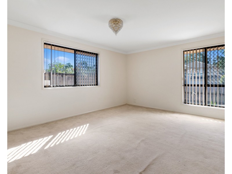 1 Kettleton Close, Bridgeman Downs QLD 4035