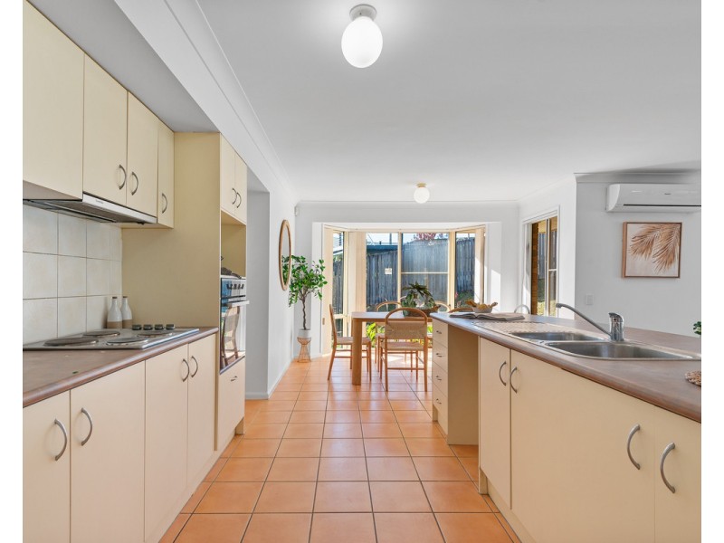 16 Hatia Grove, Ferny Grove QLD 4055