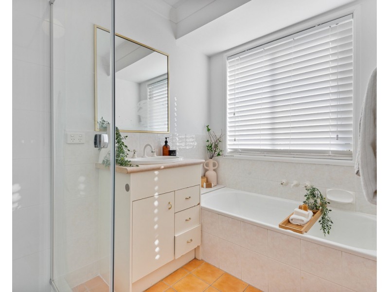 16 Hatia Grove, Ferny Grove QLD 4055