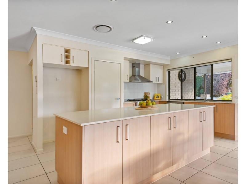4 Anna Court, Cashmere QLD 4500
