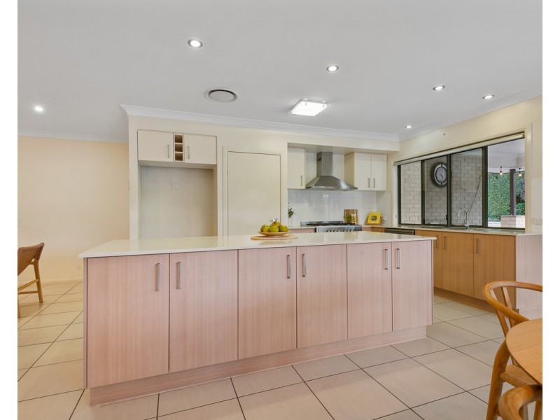 4 Anna Court, Cashmere QLD 4500