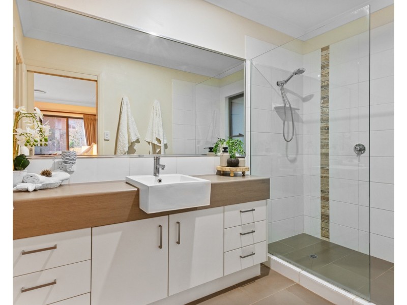4 Anna Court, Cashmere QLD 4500