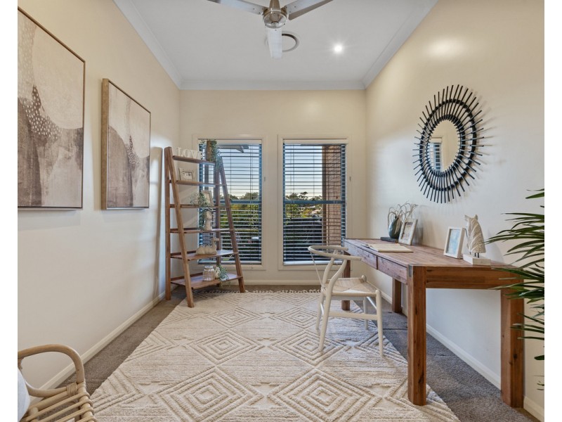 4 Anna Court, Cashmere QLD 4500