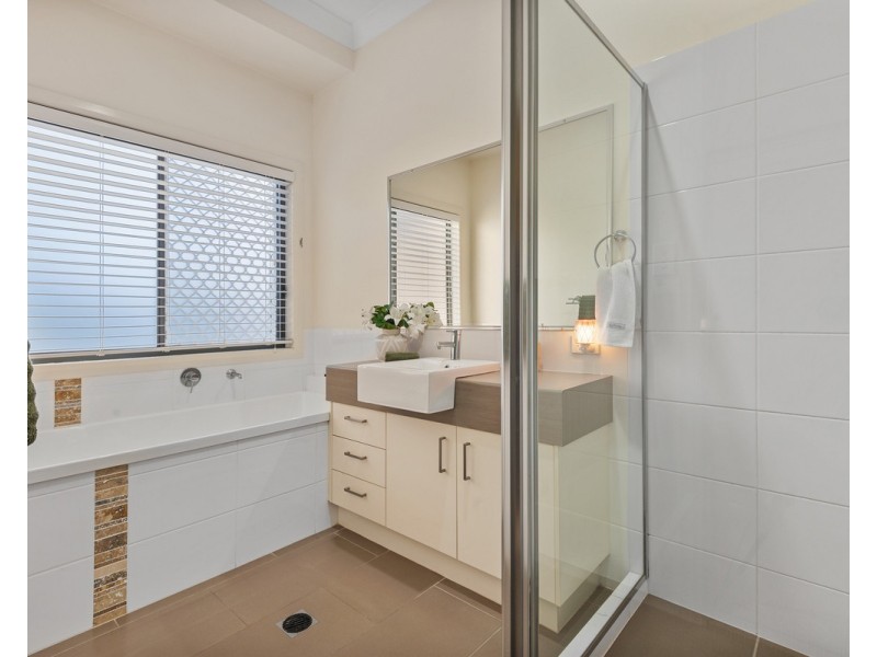 4 Anna Court, Cashmere QLD 4500