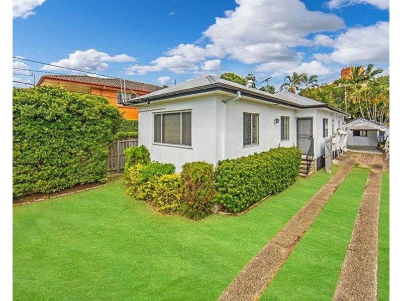 44 Hilltop Avenue, Chermside QLD 4032