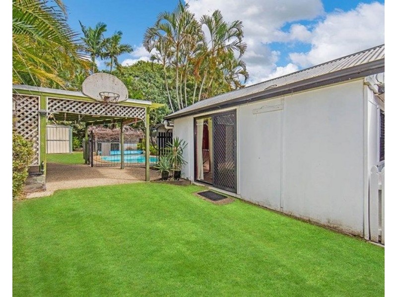 44 Hilltop Avenue, Chermside QLD 4032