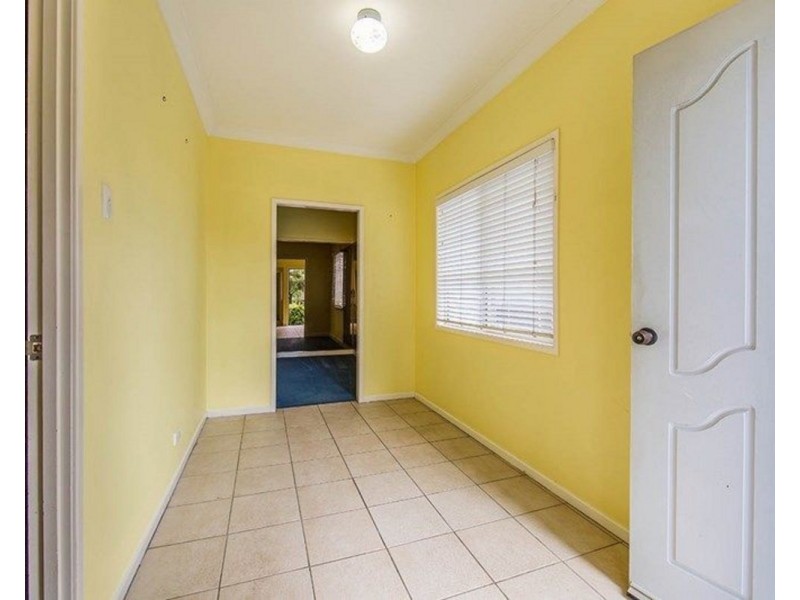 44 Hilltop Avenue, Chermside QLD 4032