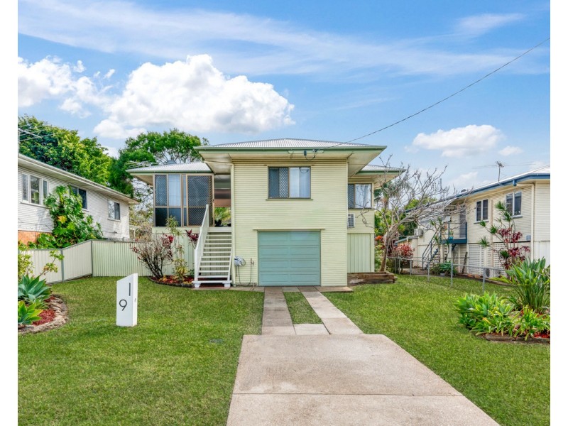 9 Basnett Street, Chermside West QLD 4032