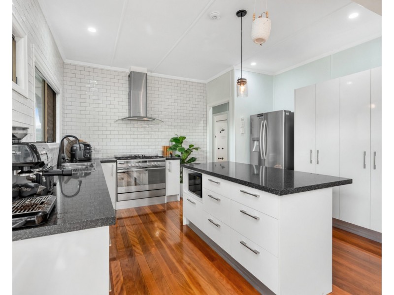 9 Basnett Street, Chermside West QLD 4032