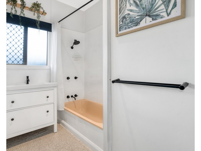 9 Basnett Street, Chermside West QLD 4032