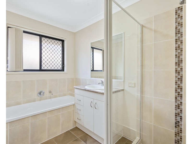 77 Cowie Road, Carseldine QLD 4034