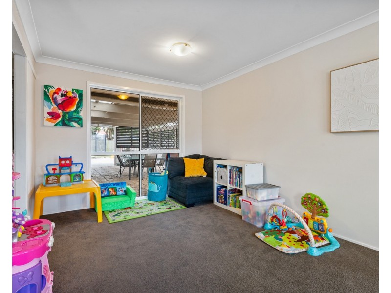 15 Toulouse Avenue, Petrie QLD 4502