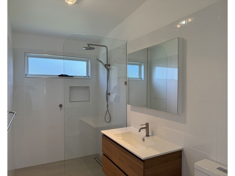 11 Clayton Street, Sandgate QLD 4017